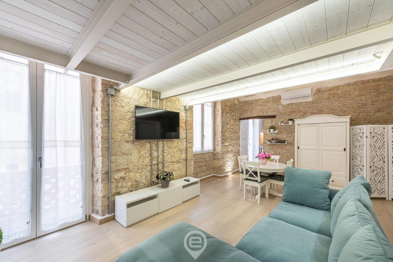 Adriana'S New Loft Apartment กาญารี ภายนอก รูปภาพ
