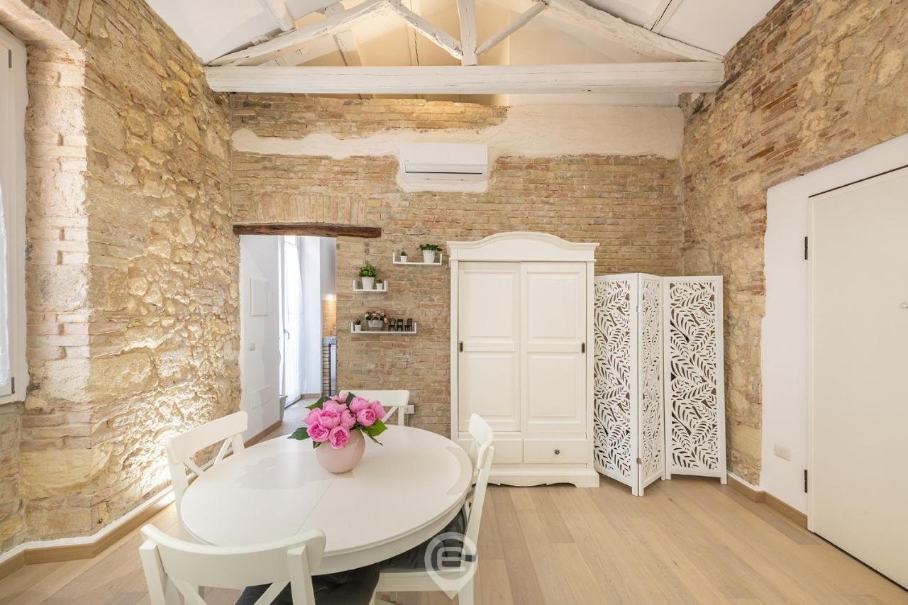 Adriana'S New Loft Apartment กาญารี ภายนอก รูปภาพ