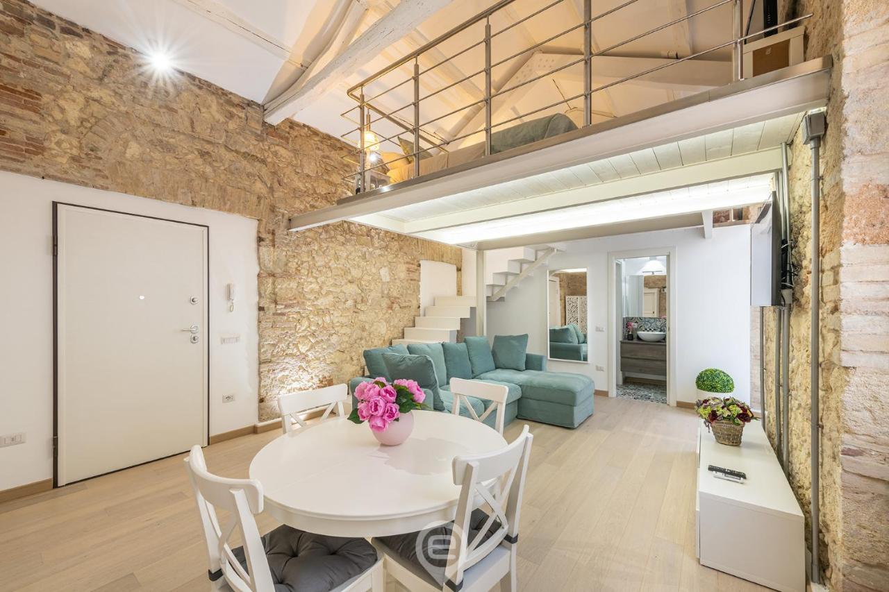 Adriana'S New Loft Apartment กาญารี ภายนอก รูปภาพ